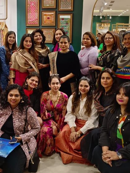 A wonderful moment captured with my fellow image consultants and mentors. It's always inspiring to be surrounded by such talented and stylish women.