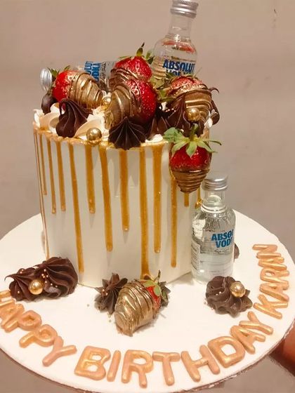 Chic & Themed Cakes for Adults photo 12