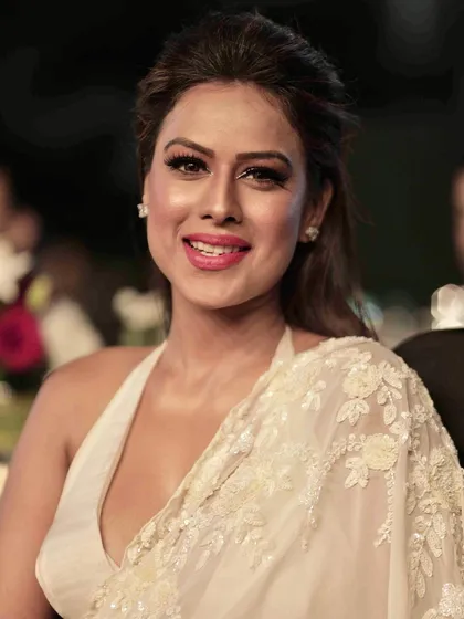 Capturing a candid moment with the talented Nia Sharma at an awards show. My event photography includes getting those polished, relaxed portraits of celebrities and VIP guests.