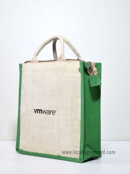 This custom jute bag for VMware features a natural finish with green accents, reflecting the brand's colors. It's a durable and eco-friendly option for events and welcome kits.