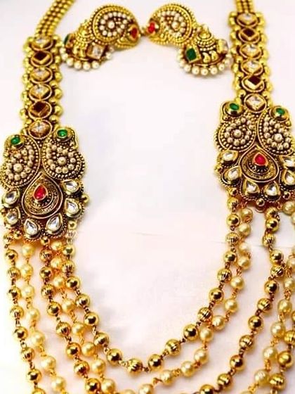 The beautiful multi-layered pearl and antique-finish necklace set available for rent. It comes with matching jhumka-style earrings.