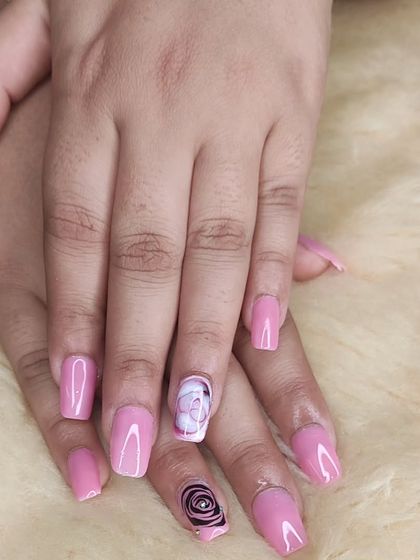 Another view of this lovely pink set with hand-painted accent nails.