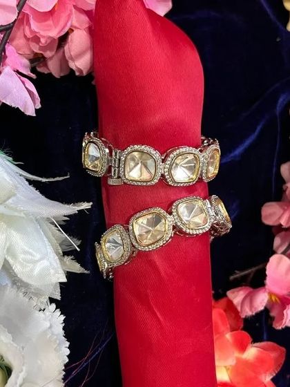 A pair of elegant Kundan kadas with a single line of uncut stones. These are perfect for adding a touch of class to any traditional outfit.