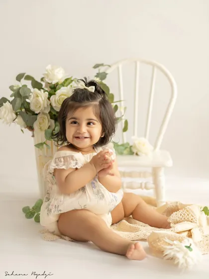 This little girl's happy smile during her sitter session is just contagious.