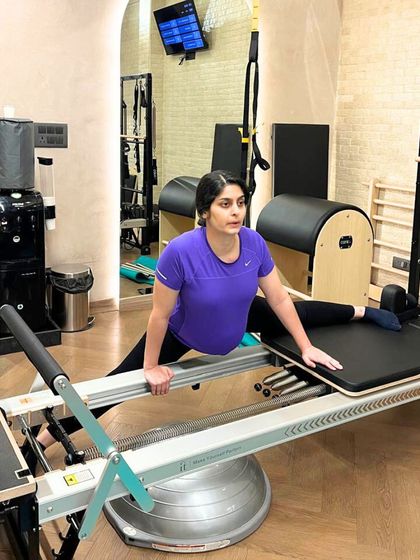 We help expecting mothers feel empowered and confident in their changing bodies. This reformer stretch helps to open the hips and improve flexibility in preparation for labor.