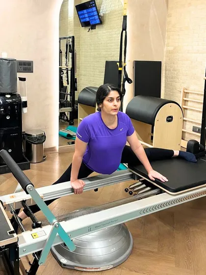 We help expecting mothers feel empowered and confident in their changing bodies. This reformer stretch helps to open the hips and improve flexibility in preparation for labor.
