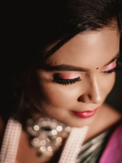 A close-up of the eye makeup for this reception look. The shimmery pink eyeshadow adds a touch of glamour and ties in with the colors of her saree.