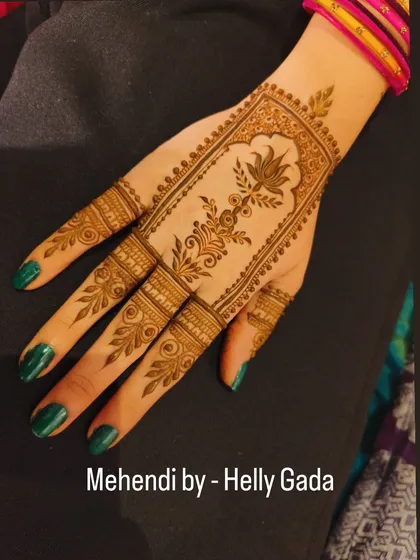 A very elegant and modern design. A single floral vine is contained within a rectangular frame on the back of the hand, with matching details on the fingers.