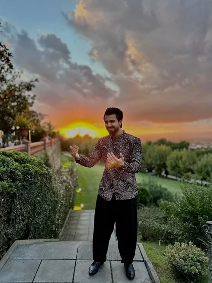 Feeling the energy of the moment before the event begins in Spain. My enthusiasm is my biggest asset, no matter where in the world I am.