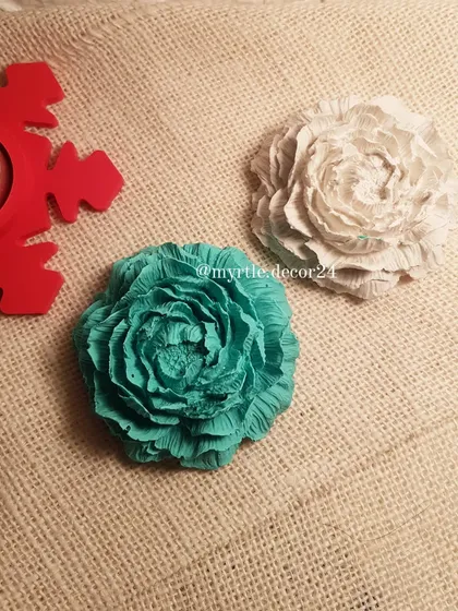 A couple of our Peony aroma diffusers, one in a festive teal and the other in a natural off-white. They make wonderful, thoughtful gifts for any occasion.