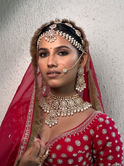 A full-frontal portrait that captures the effortless art and beauty of this look.