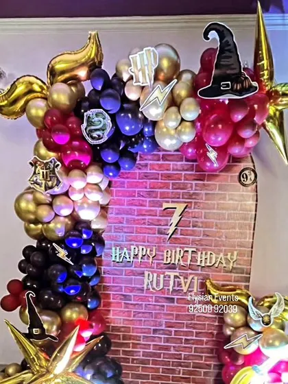 I love creating magical worlds, like this detailed Harry Potter theme for a 7th birthday. The setup includes a Platform 9¾ brick backdrop, house crest cutouts, and a balloon garland in the iconic house colors of Gryffindor, Slytherin, and Ravenclaw.