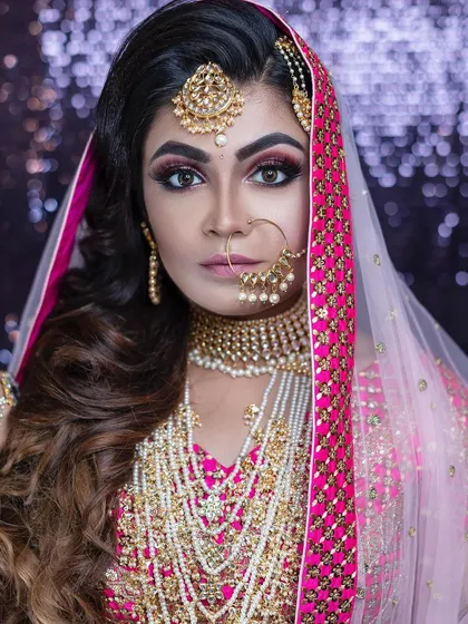 For this bride in pink, we went for a dramatic smokey eye to add glamour. It’s a great example of how you can pair a bold eye with a traditional outfit for a modern bridal statement.