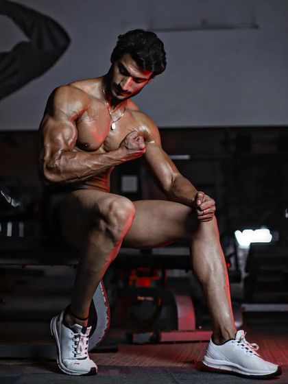 These images and videos show my day-to-day process of checking my physique, practicing various poses like the front double biceps, side triceps, and back spreads. Each one is a small step in the long journey of building a championship-level body.