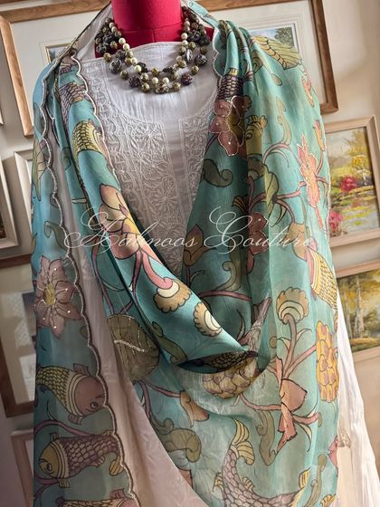 A straight-on mannequin shot, offering a complete view of this artistic fusion piece.