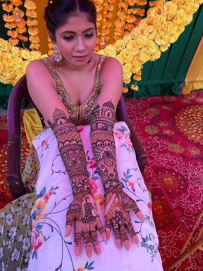 Another angle of the beautiful storytelling mehendi, giving a clear view of the intricate figures and patterns against a festive backdrop.