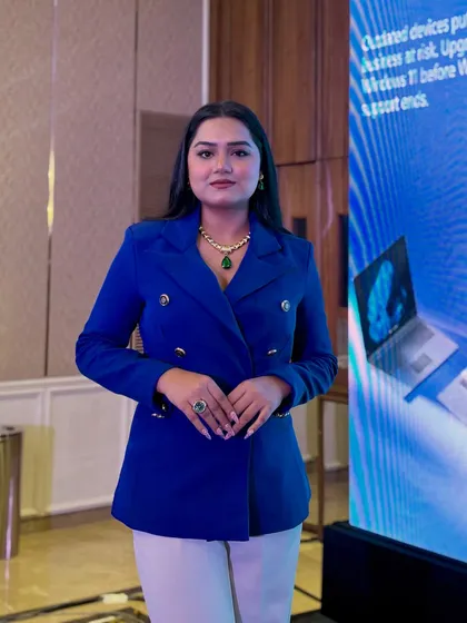Ready for showtime at a tech meet-up for Microsoft and HP. For corporate events, I bring a sharp, professional presence to ensure the brand's message is delivered with clarity and confidence.