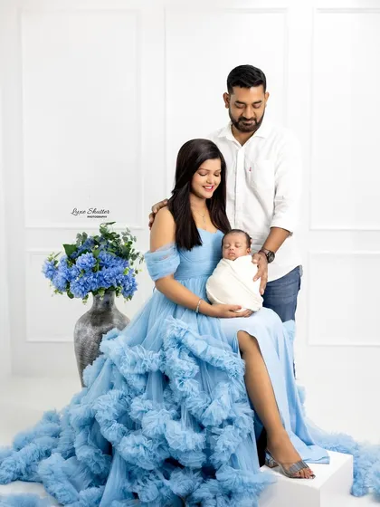 A beautiful family portrait celebrating the arrival of their little prince. I love creating these elegant compositions that include the whole family, marking the beginning of your new life together.