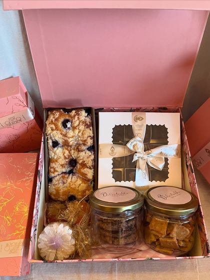 An inside look at another one of my Diwali gift boxes. This one features the blueberry teacake, a box of brownies, and jars of chocolate chip cookies and savory cheddar crackers.