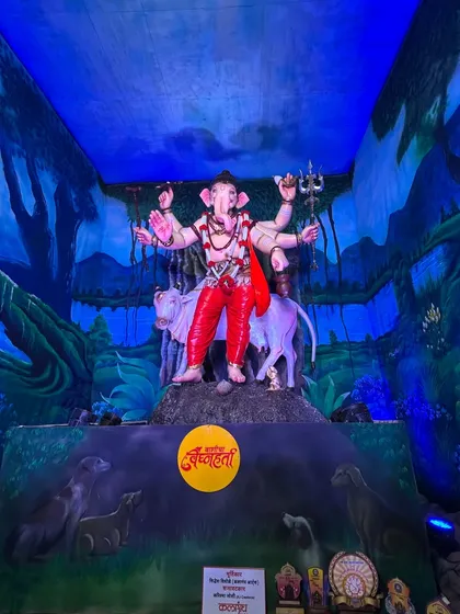 This is a Dattatreya Ganesh installation for a large mandal. The brief was to create a complete jungle environment. I painted the surrounding walls and ceiling to make devotees feel like they are stepping into a forest to seek blessings.