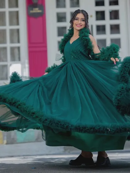 Make a statement at your next event with this dramatic emerald green ruffled gown. It is a perfect rental choice for pre-wedding shoots, cocktail parties, or reception events.