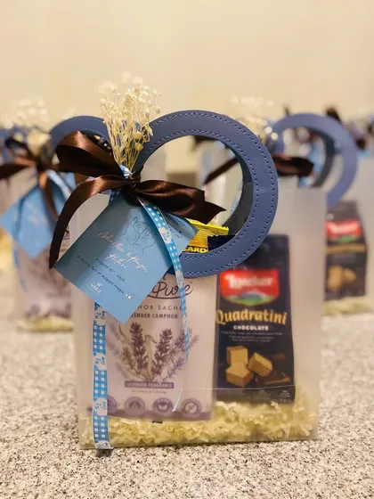 Welcoming a new life is such a precious moment. This newborn announcement hamper was designed with care, featuring gentle colors and thoughtful treats to share the family's happiness with their loved ones.