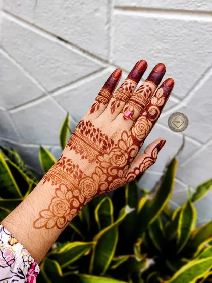 A lovely rose-themed design with a fresh, vibrant stain. This is the beautiful orange-red color that appears on the first day.