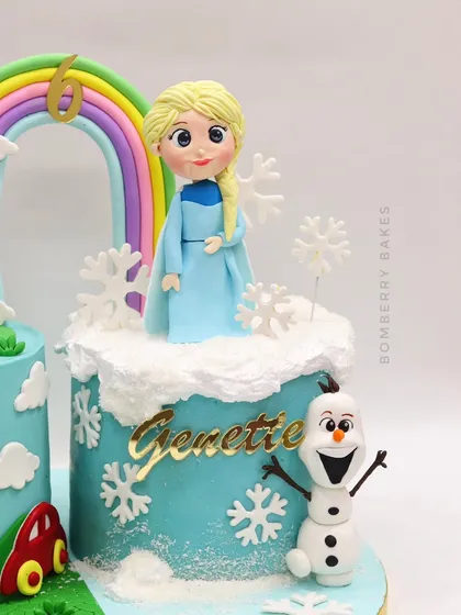 Another view of the Elsa and Olaf side of the cake.