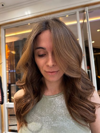 Another angle of the no-bleach balayage, showing the seamless blend from roots to ends. This is the key to a low-maintenance color that grows out beautifully.