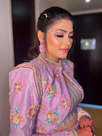 Vibrant Mehendi & Haldi Looks photo 21