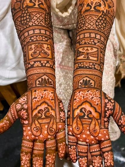 Intricate Bridal Mehndi photo 15