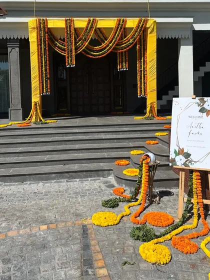 We love creating a warm welcome for your guests. This classic Haldi entrance featured a bright yellow fabric arch draped with marigold garlands and a personalized welcome sign, setting a cheerful tone from the very first step.