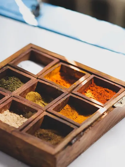 A closer look at the masala box, the heart of an Indian kitchen. Students in our professional courses gain a deep understanding of spices and their roles.