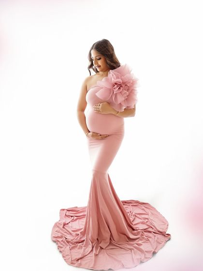 Solo Radiance: Portraits of the Mother-to-Be photo 218