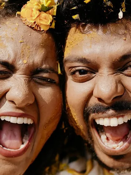 This is what pure, unscripted joy looks like. I live for these candid Haldi moments where everyone lets loose and the laughter is infectious.