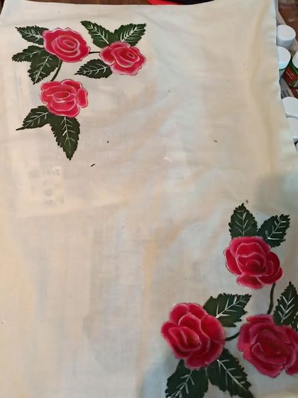 A closer look at the beautiful rose motifs painted by Ms. Sevanjali on fabric. We learn techniques for smooth application and lasting color.