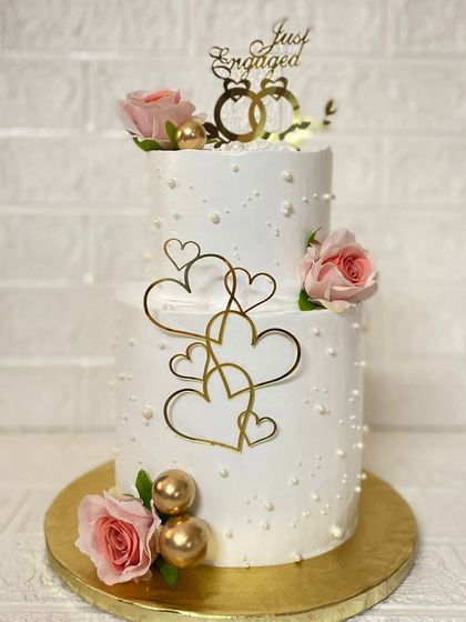 A closer look at the details on our two-tier engagement cake.