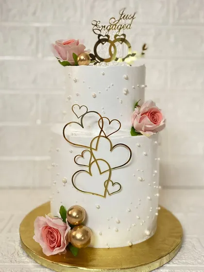 A closer look at the details on our two-tier engagement cake.