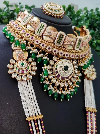 A closer look at the side of this stunning set, showing the detailed work on the choker and the pearl mala strands of the rani haar.