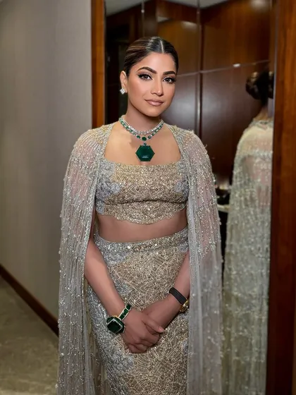 The complete ensemble. This look is a masterclass in understated elegance.