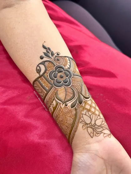 Another angle of the floral backhand design for the engagement.