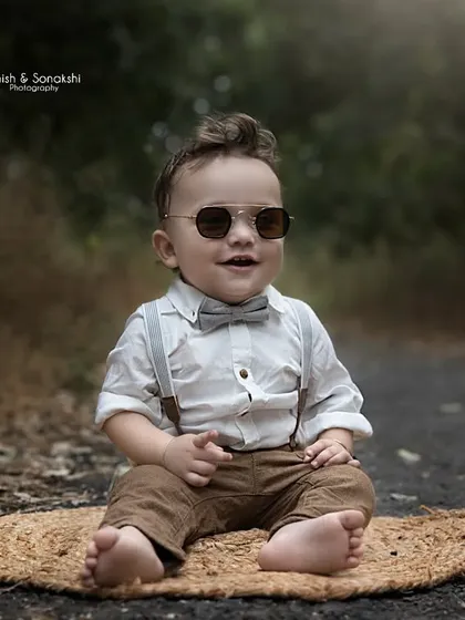 This little gentleman is looking cool and confident in his shades. Outdoor settings provide a beautiful, natural backdrop for sitter sessions and toddler portraits.
