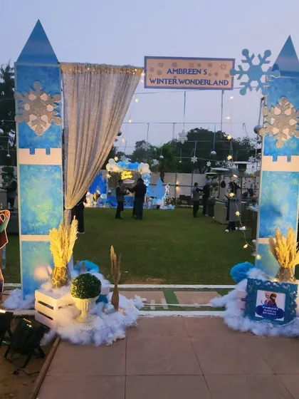 The grand entrance arch designed to look like the gates of a winter castle. Complete with faux snow, snowflake details, and a shimmering curtain, it made every guest feel like they were entering a magical kingdom.
