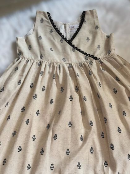 A closer look at the beautiful fabric and lace-trimmed neckline of our black and white wrap dress. It’s the little details that make it so special.