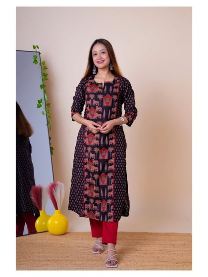 Another standard e-commerce shot, ensuring the brand has plenty of options for their website.