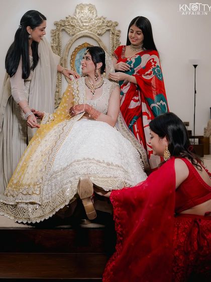 The Vibe: Details, Friends & Family photo 29