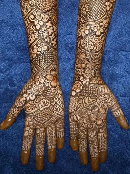 A closer look at the detailed palm work for Sanaya's bridal henna.