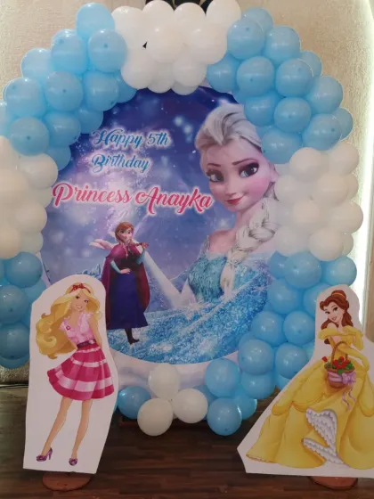 A closer look at the balloon work and character placements for the Frozen and Princess theme party.