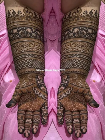 A classic band-style bridal mehendi. This design features structured layers of traditional patterns, including florals and jaali work, creating a look of perfect symmetry and rich detail.
