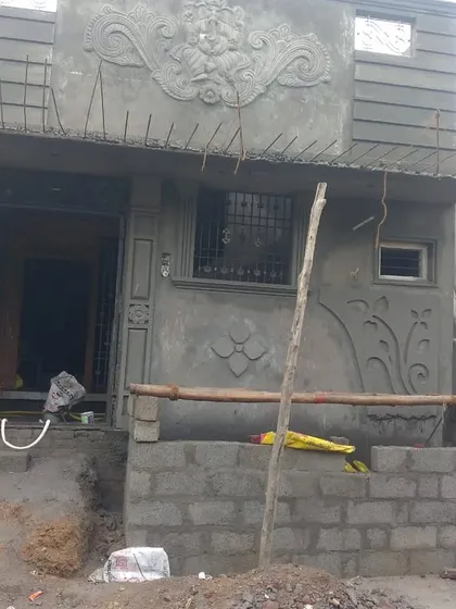 Here you can see how my cement sculptures integrate into a complete house elevation. The central Ganesha mural and the floral design on the lower wall work together to create a unique and blessed home entrance, all sculpted by hand.